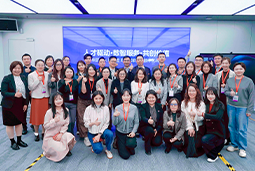 走进标杆现场，共探AI转型——kdpay钱包(中国)国际携手企业高管参访埃森哲智能运营中心